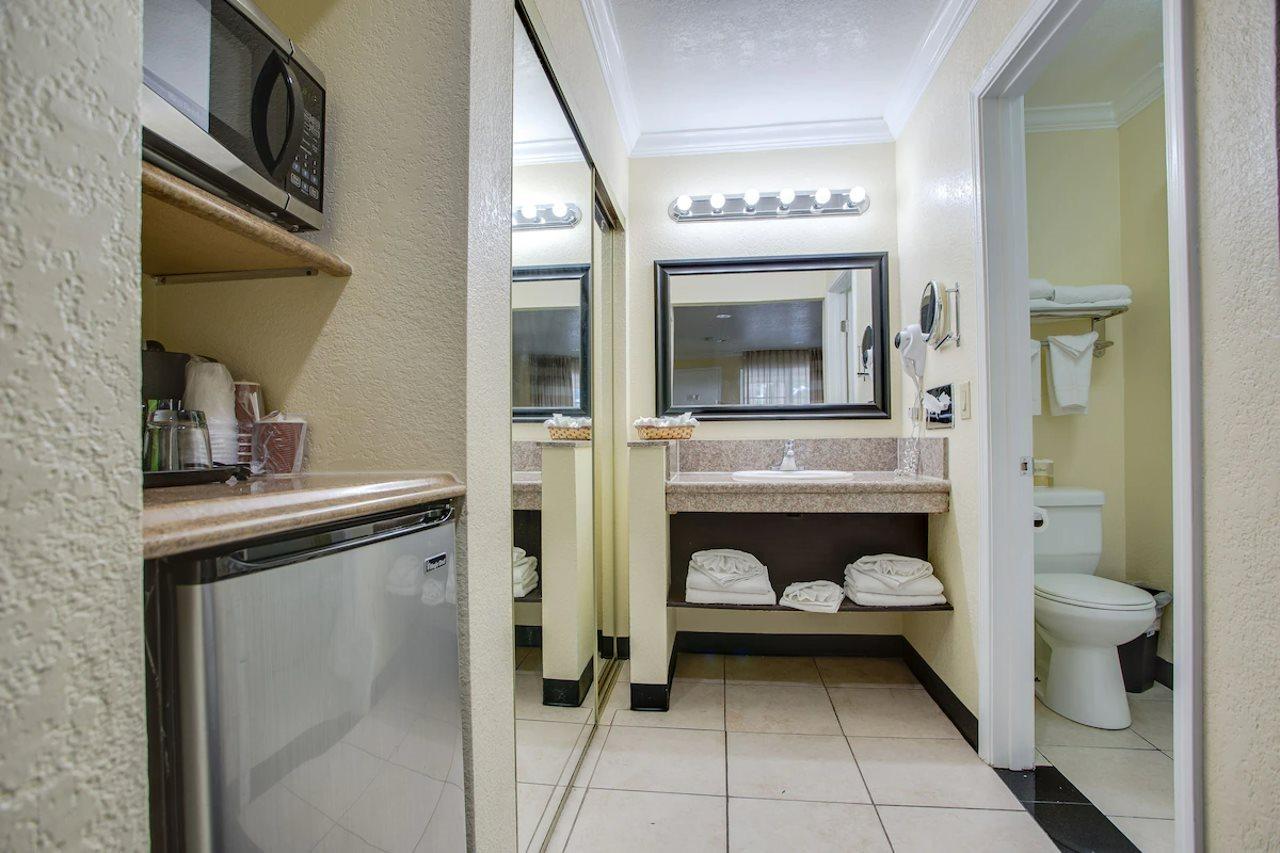 Best Inn & Suites Buena Park Buitenkant foto